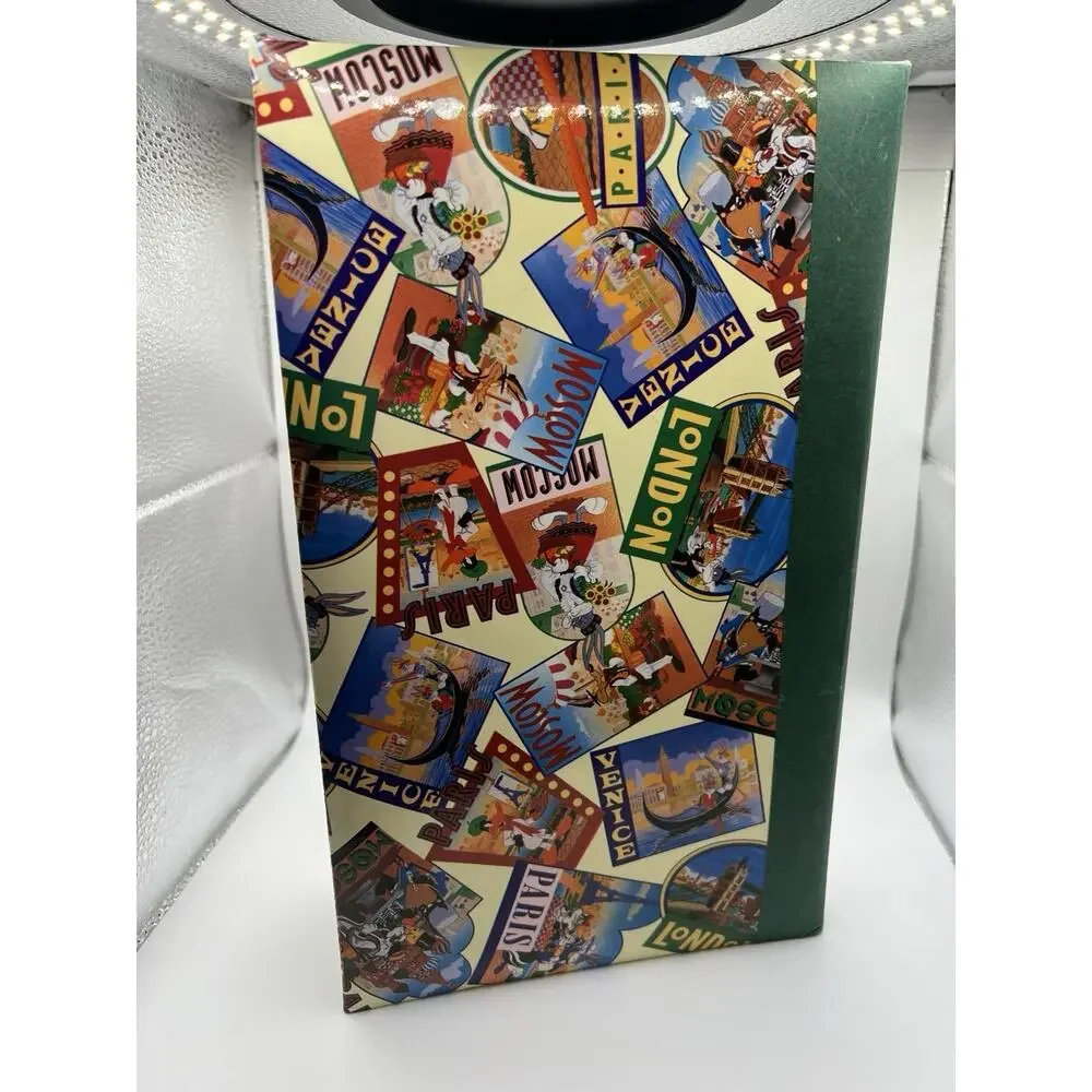 Vintage 1993 Warner Bros Looney Tunes Travel Photo Album Bugs Bunny Paris London